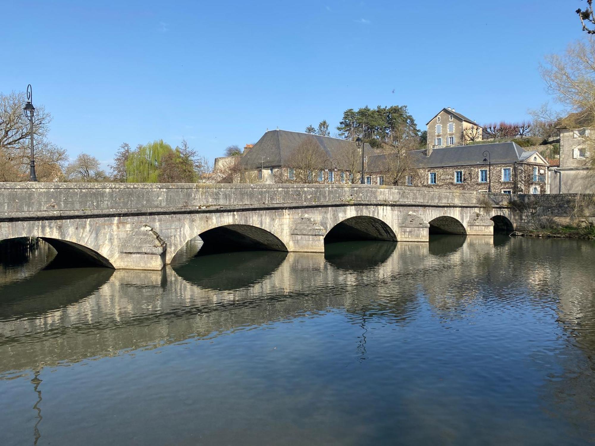 Logis Hotel Le Saint Georges Vivonne Exterior photo