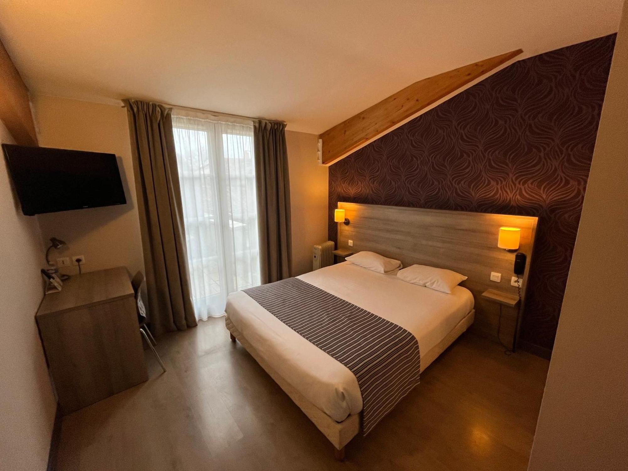 Logis Hotel Le Saint Georges Vivonne Exterior photo