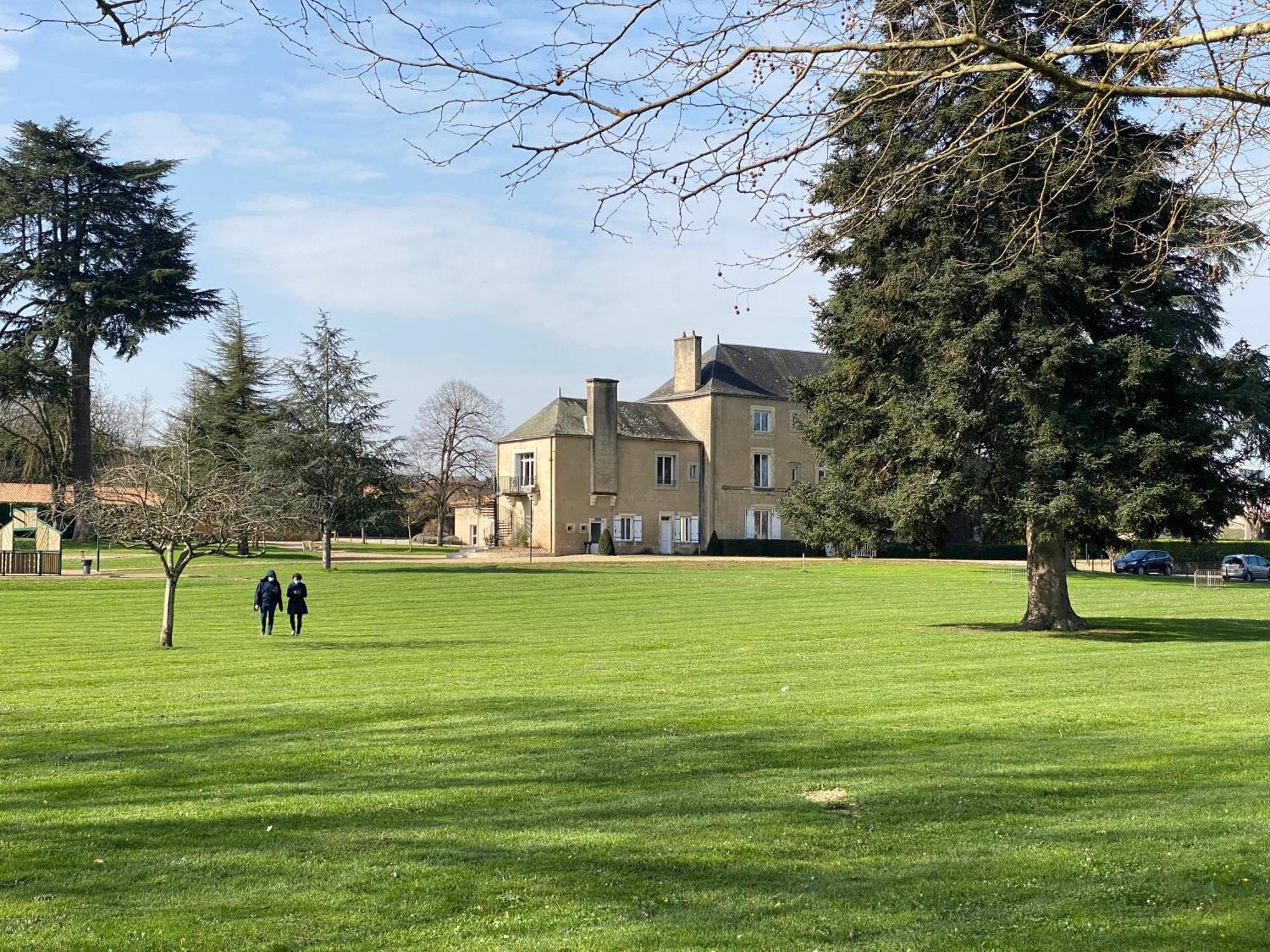 Logis Hotel Le Saint Georges Vivonne Exterior photo