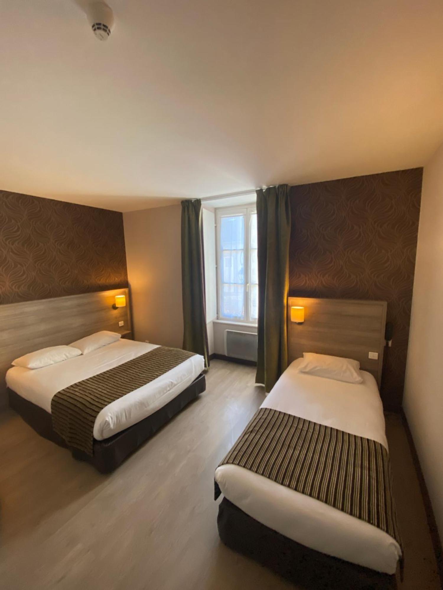 Logis Hotel Le Saint Georges Vivonne Exterior photo