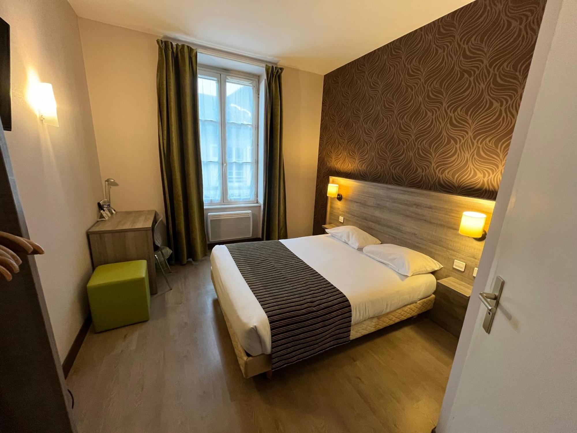 Logis Hotel Le Saint Georges Vivonne Exterior photo