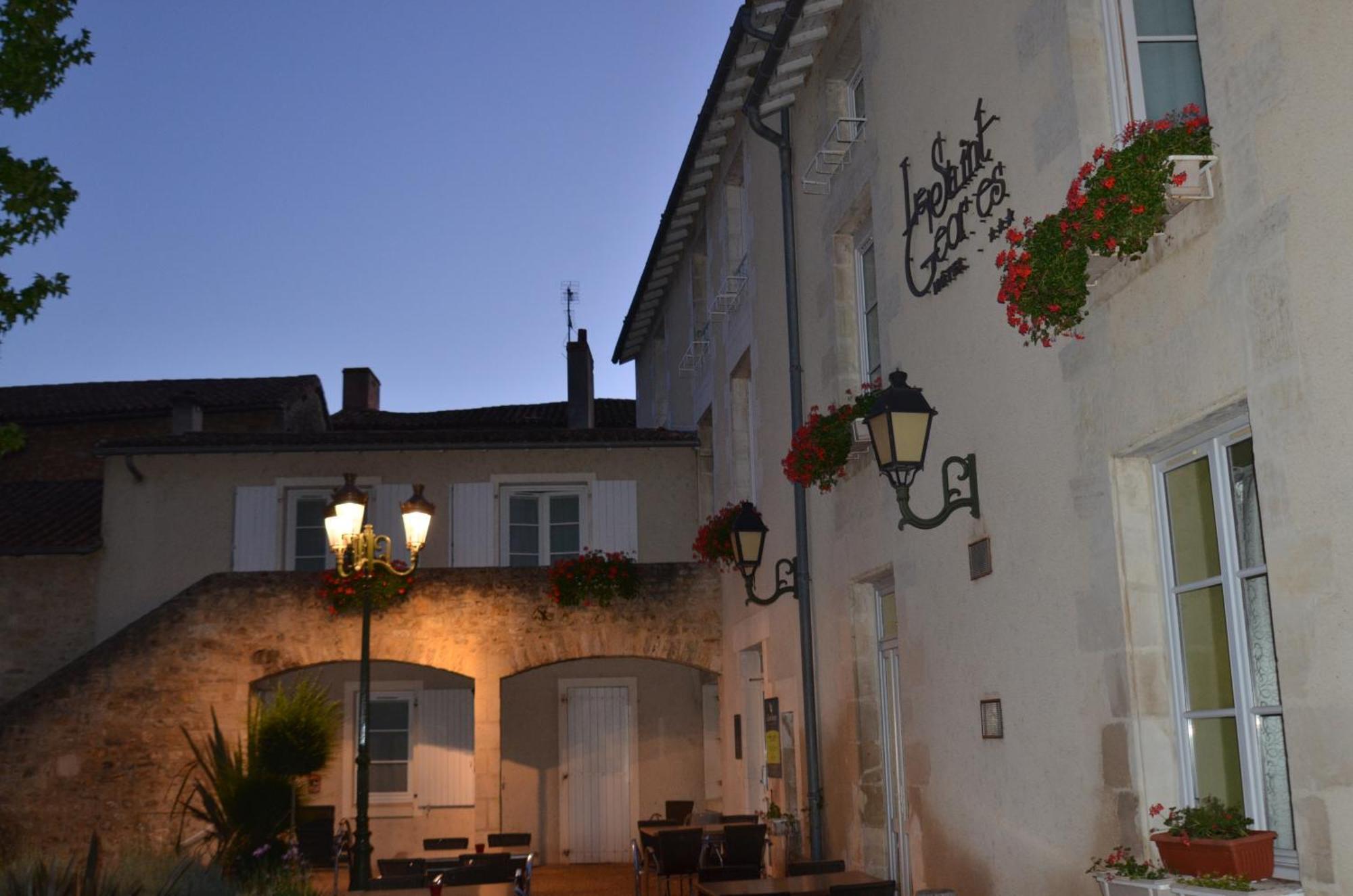 Logis Hotel Le Saint Georges Vivonne Exterior photo