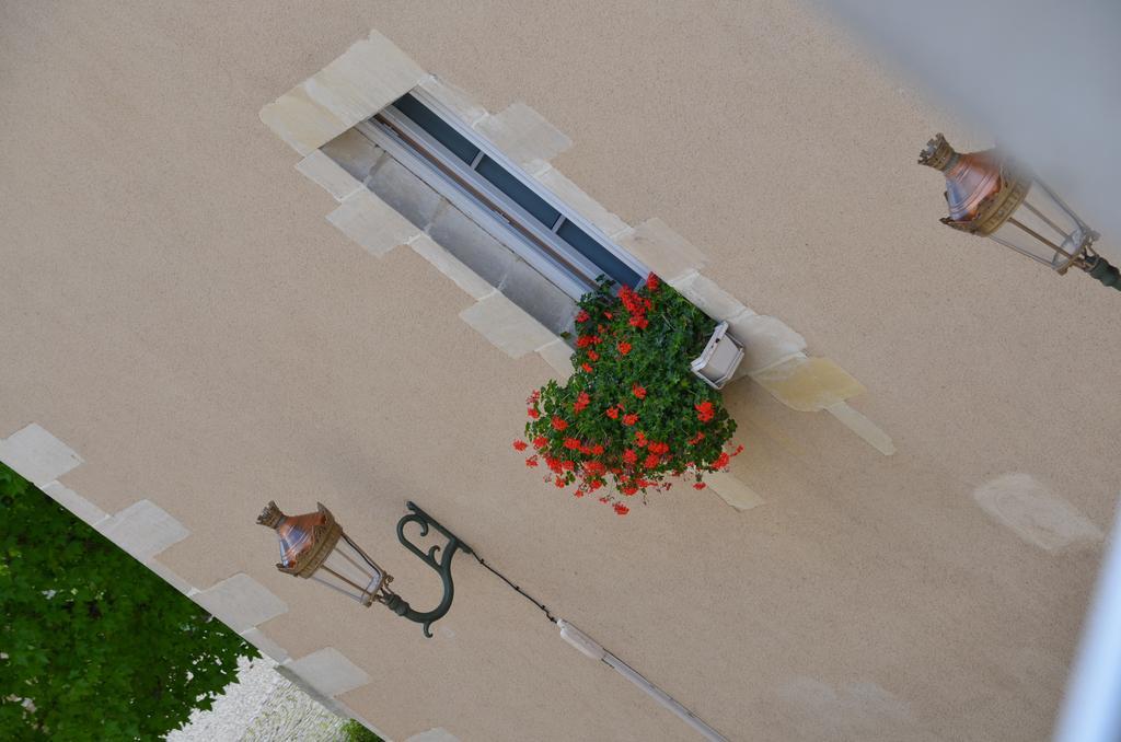 Logis Hotel Le Saint Georges Vivonne Exterior photo