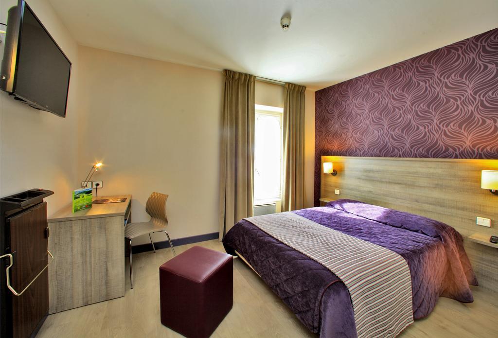 Logis Hotel Le Saint Georges Vivonne Exterior photo